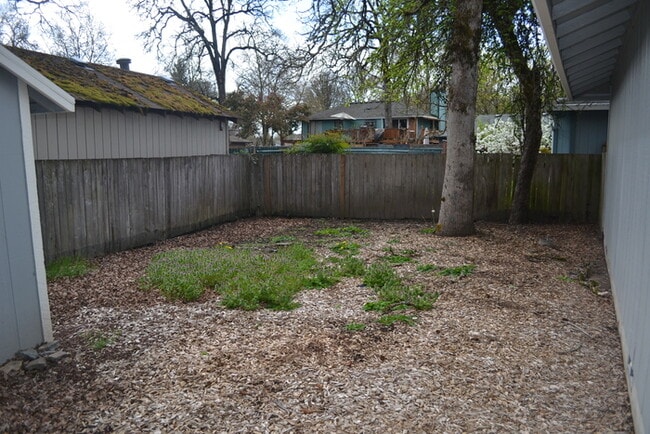 Building Photo - Beautiful Home w/Fenced Yard, Garage Is Minutes Away from Nike, Intel & MORE!