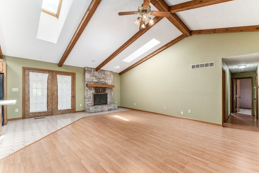 Building Photo - 6002 Bowen Rd