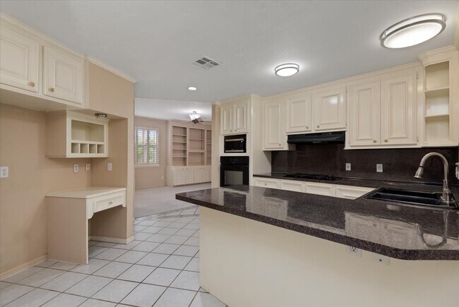 Building Photo - 14151 Buckingham Ln
