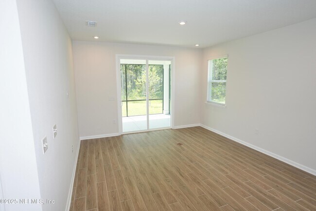 Building Photo - 308 Spruce Hl Pt