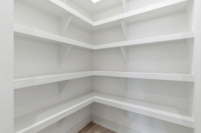 Building Photo - 3515 Country Club Blvd