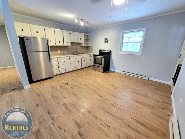 Building Photo - 2 Bedroom Home in Boone