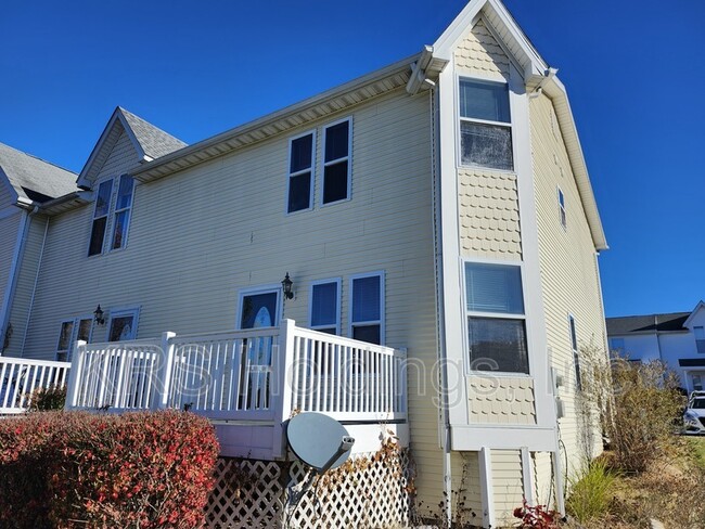 Building Photo - 1210 Victorian Village Dr