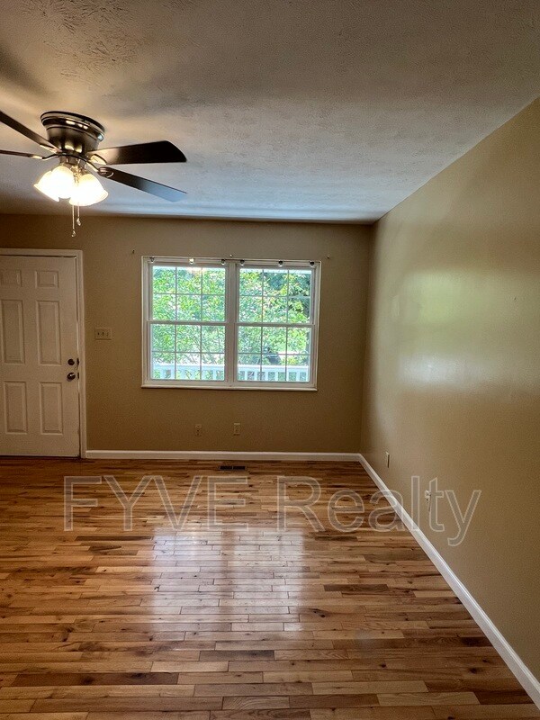 Building Photo - 5924 Blossom Rd