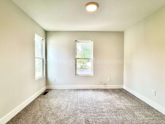 Building Photo - Modern 3BR/2.5BA Townhome | $1,900/mo. | P...