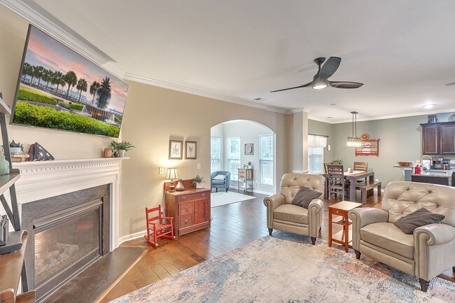 Building Photo - Spacious and updated home in Bluffs at Ash...
