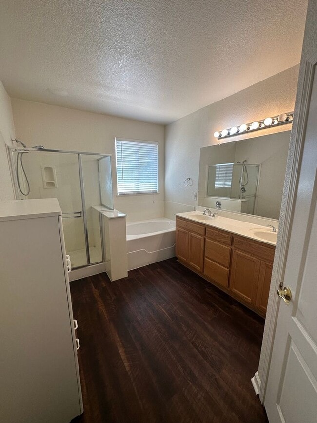 Building Photo - STUNNING!!!  Gorgeous Home In Connor Estates