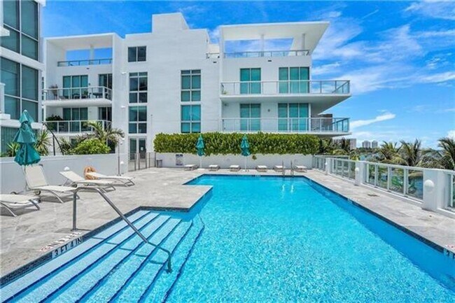 Building Photo - 720 NE 62nd St