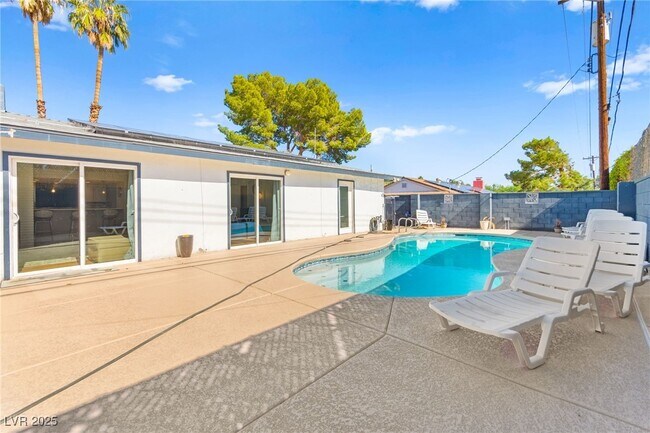 Building Photo - 1531 Commanche Dr