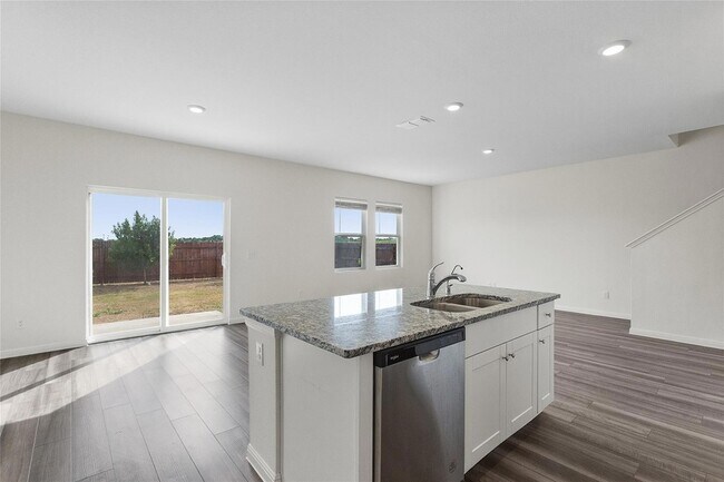 Building Photo - 195 Bracken Ln