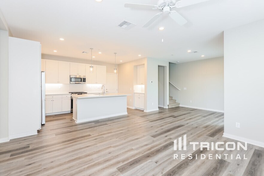 Building Photo - 28103 Rosetta St