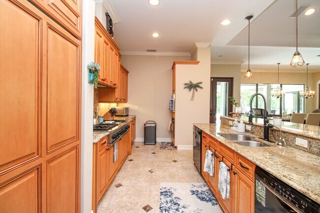 Building Photo - ** THE MOORINGS ** SINGLE FAMILY HOME 3 PL...