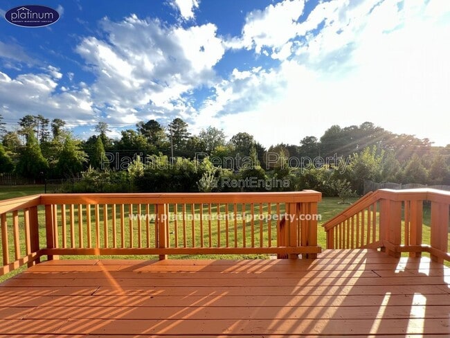 Building Photo - 1662 Fairview Dr