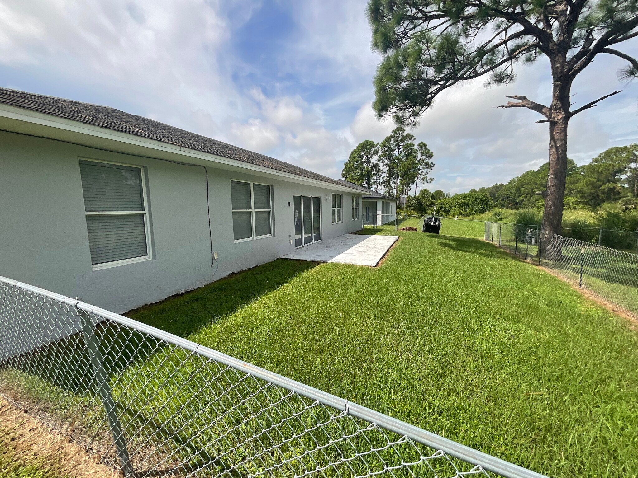 Building Photo - 929 Bolivia Dr