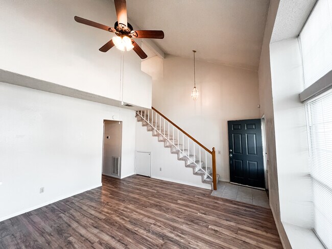 Building Photo - 1504 Beach Ln