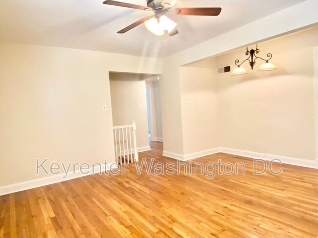 Building Photo - 4615 Central Ave NE