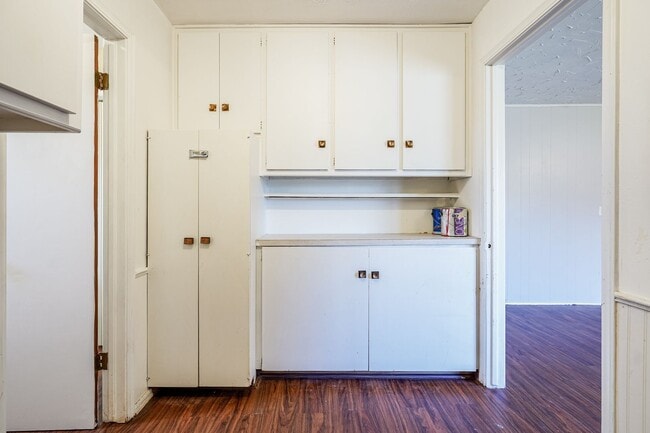 Building Photo - Stylish Home with Covered Deck & Easy I-44...