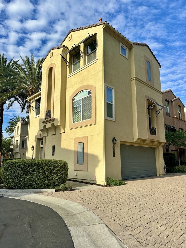 Building Photo - 2649 Villas Way