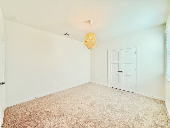 Building Photo - 105 Aurora Spgs Dr