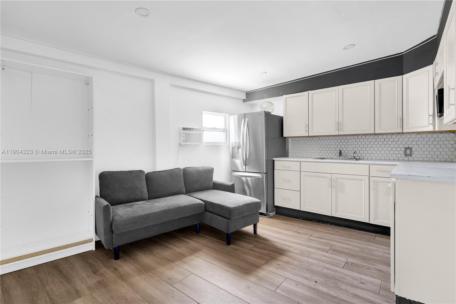 Building Photo - 14970 Leisure Dr