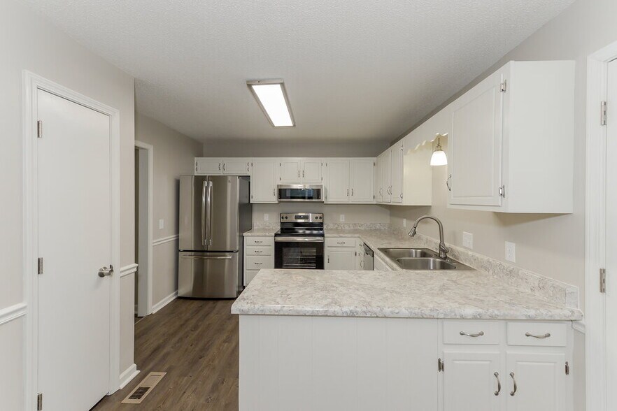 Building Photo - 1701 Hunters Branch Rd