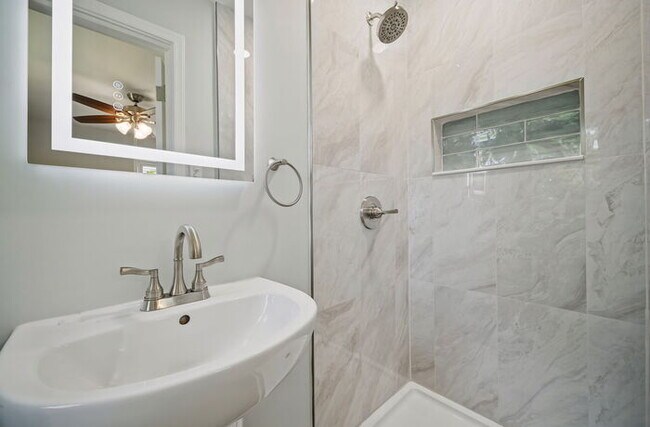 Building Photo - Recently Remodeled, Beautiful 3 Bedroom Home in Norfolk