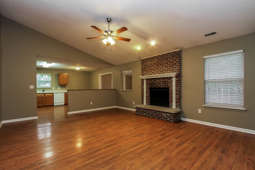 Building Photo - 17913 Sanibel Cir