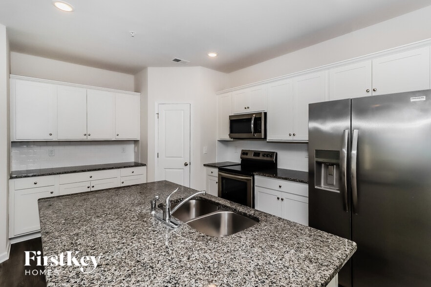 Building Photo - 2059 Cypress Village Dr NW