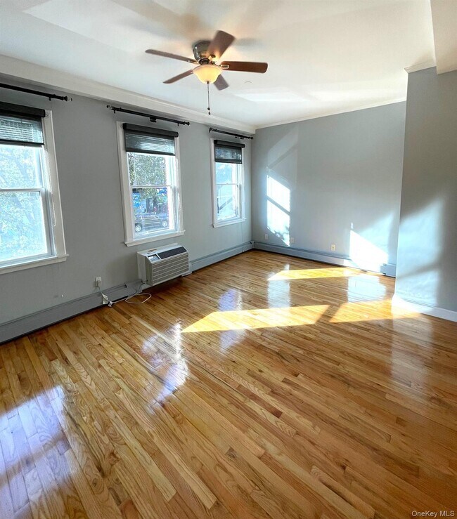 Building Photo - 206 1st Ave