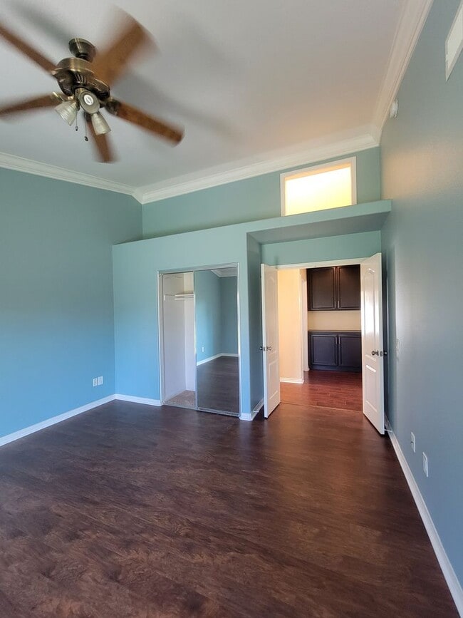 Building Photo - Beautiful 3 Bedroom, 2.5 Bathroom Home wit...