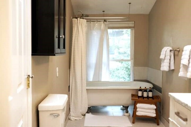 Bear Claw tub/shower in Primary Bathroom - 2404 P St