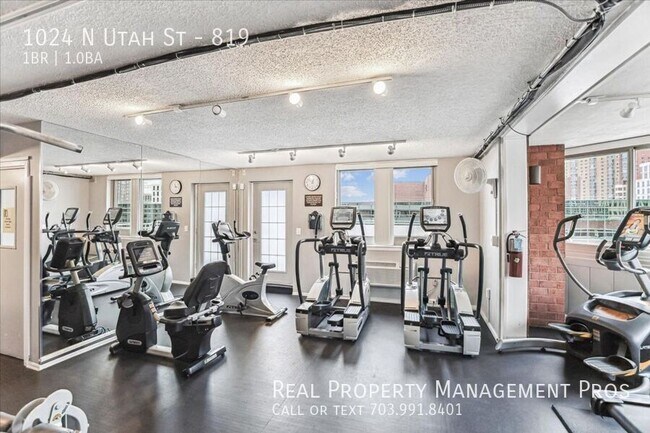 Building Photo - 1024 N Utah St