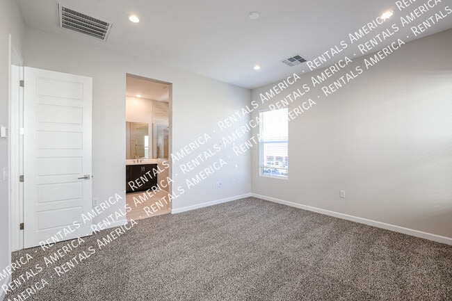 Building Photo - Desirable Community of Arabella