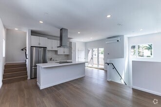 Building Photo - 1230 San Andres St