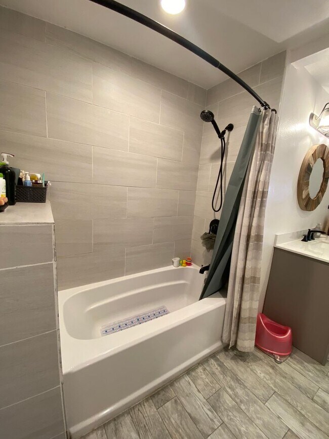 Building Photo - Gorgeous, Spacious 3 bed / 1 bath located near Encanto, San Diego!