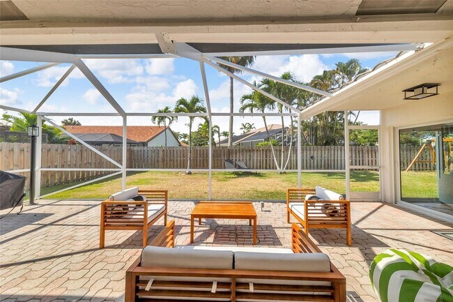 Building Photo - 9585 Carousel Cir S