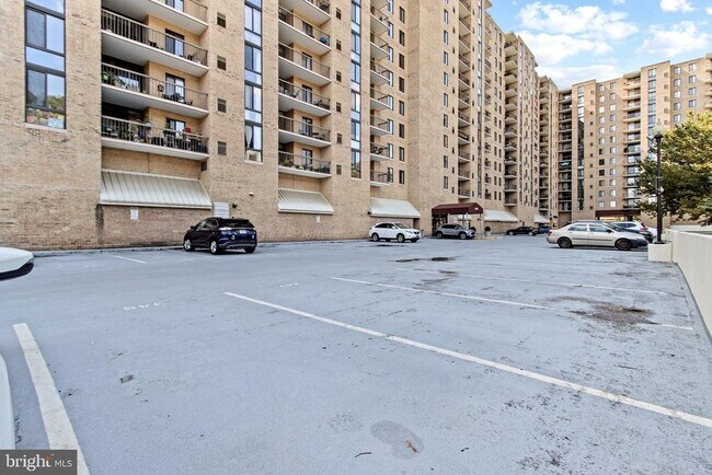Building Photo - 4500 S Four Mile Run Dr