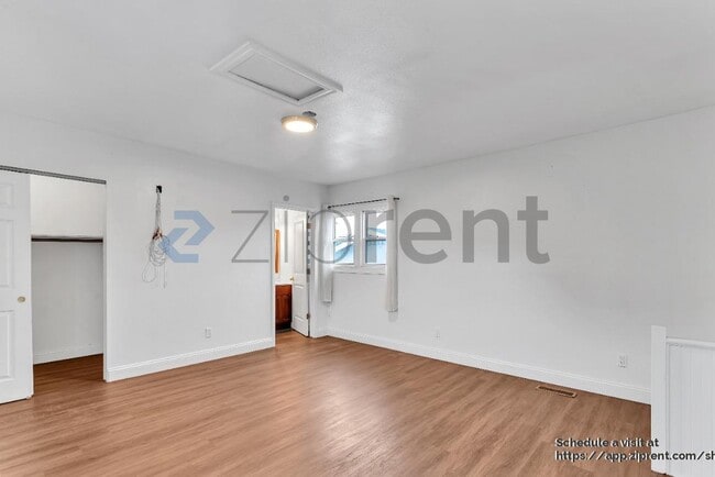 Building Photo - 1008 92nd Ave