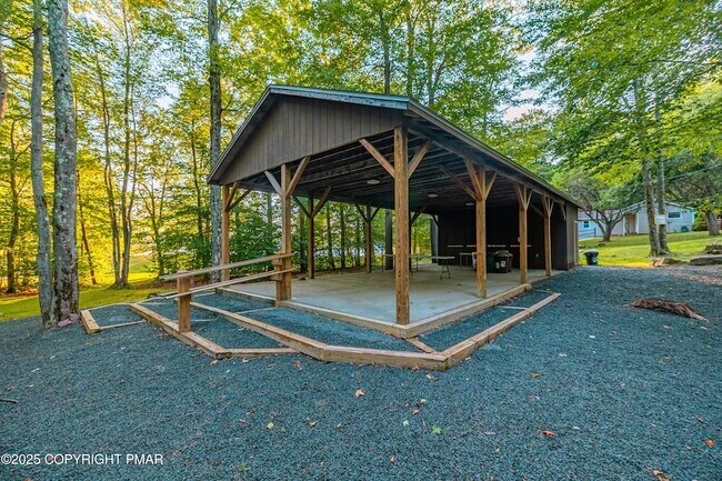 Building Photo - 4426 Skyline Dr