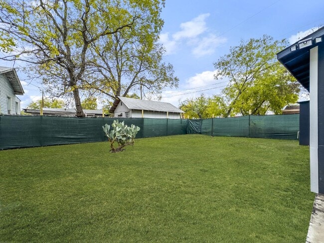 Building Photo - 1606 W Wildwood Dr