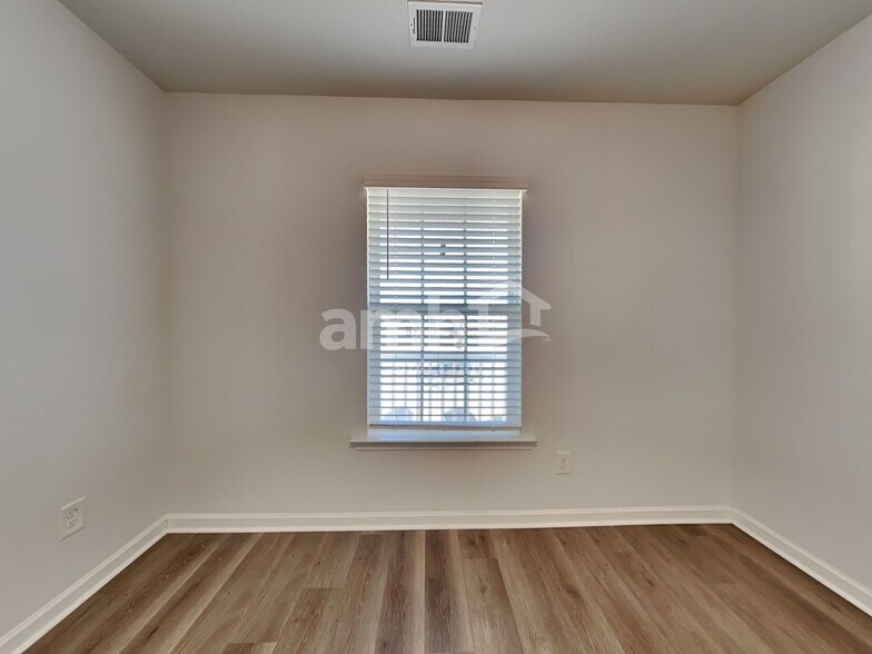 Building Photo - 139 Stagecoach Ave