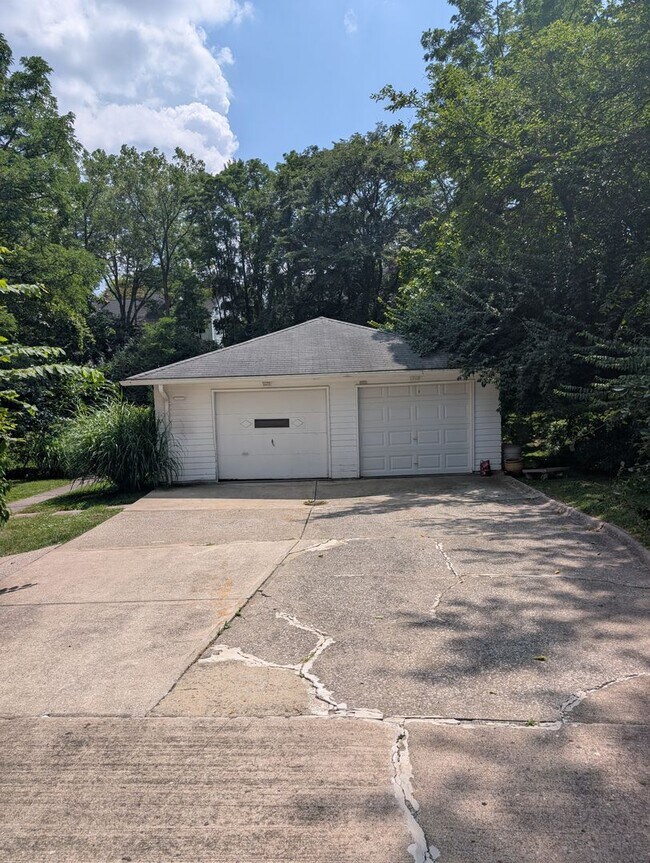 Building Photo - 8983 Highland Dr