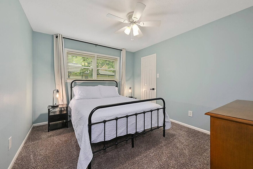 Building Photo - 1909 Langford St