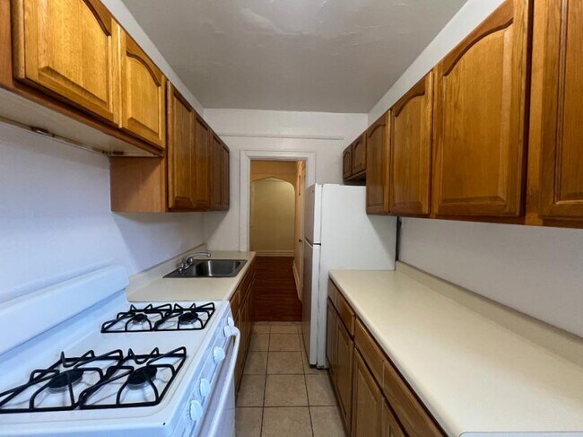 Building Photo - 1 bedroom in SUNNYSIDE NY 11104