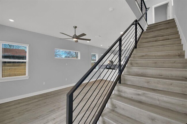 Building Photo - 1104 Begonia Terrace