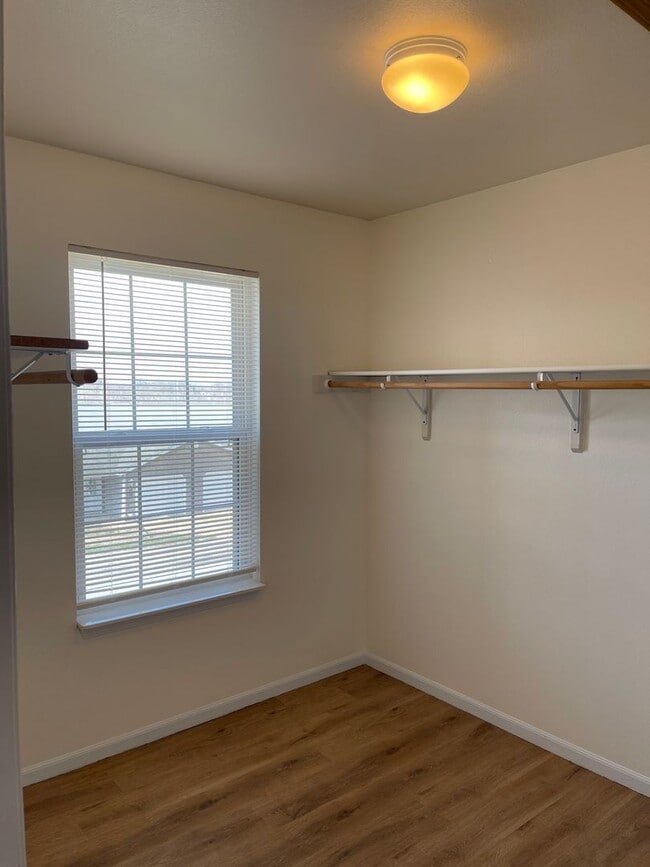 Building Photo - 16830 Huntington Ln