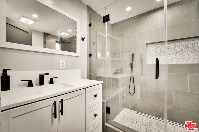 Building Photo - 12827 Sylvan St