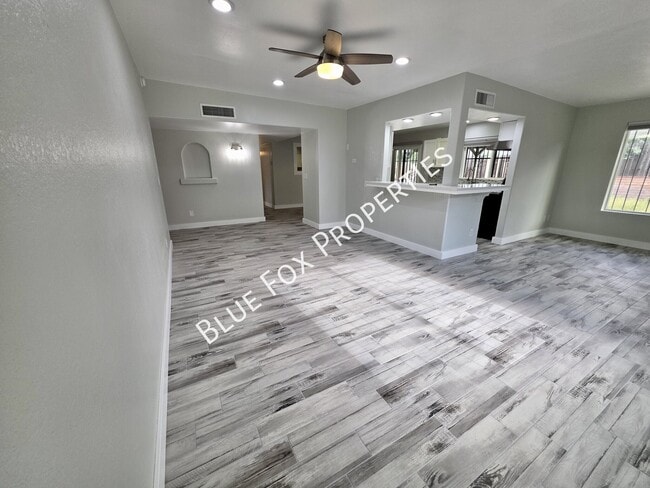 Building Photo - 8340 E Fond Du Lac Dr