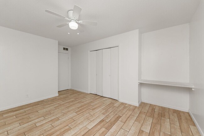 Building Photo - Spacious 3 bedroom, 2 bathroom home in the...