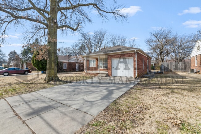 Building Photo - 363 N Woodlawn Blvd